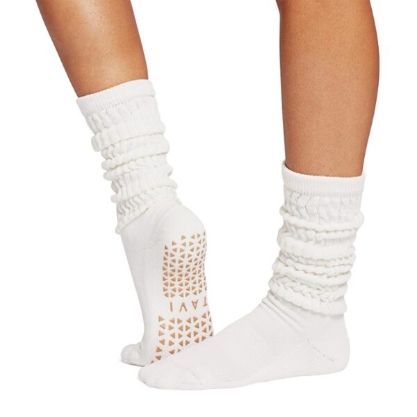 Stacy Snow - Witte Sportsokken met grip - Tavi Noir