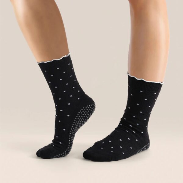 black ruffle pilatessokken kopen
