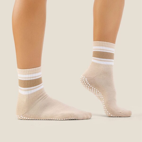 Nude Stripe beige crew gripsokken gedragen detail